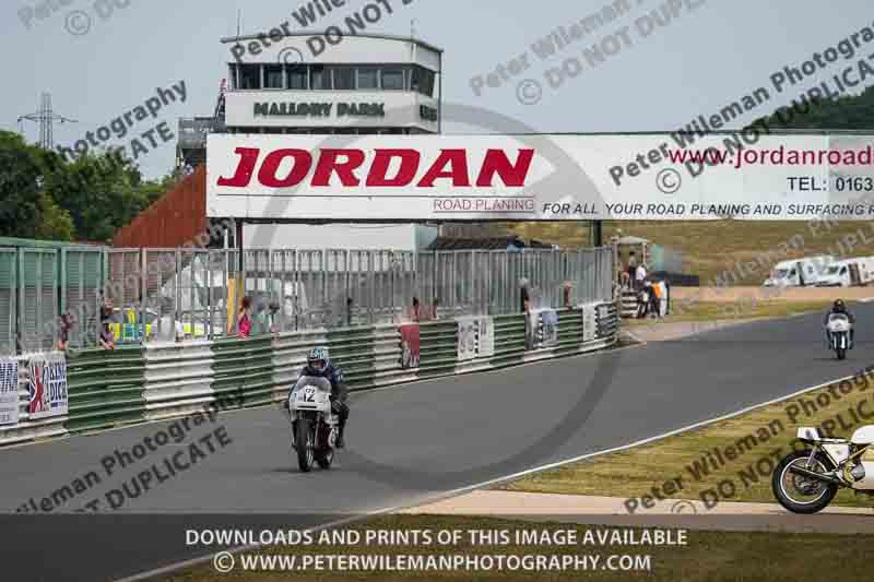 Vintage motorcycle club;eventdigitalimages;mallory park;mallory park trackday photographs;no limits trackdays;peter wileman photography;trackday digital images;trackday photos;vmcc festival 1000 bikes photographs